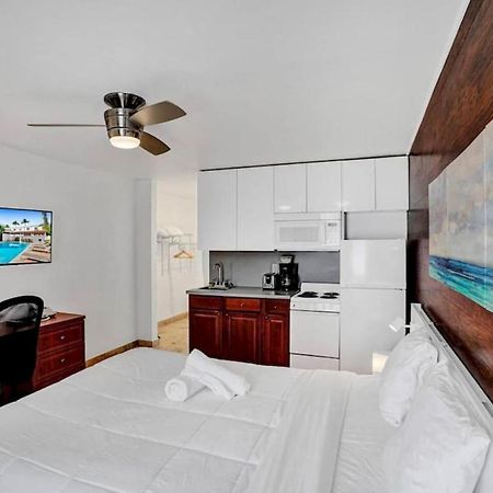 Waves Beach Town Studio Apartment Pompano Beach Exterior photo