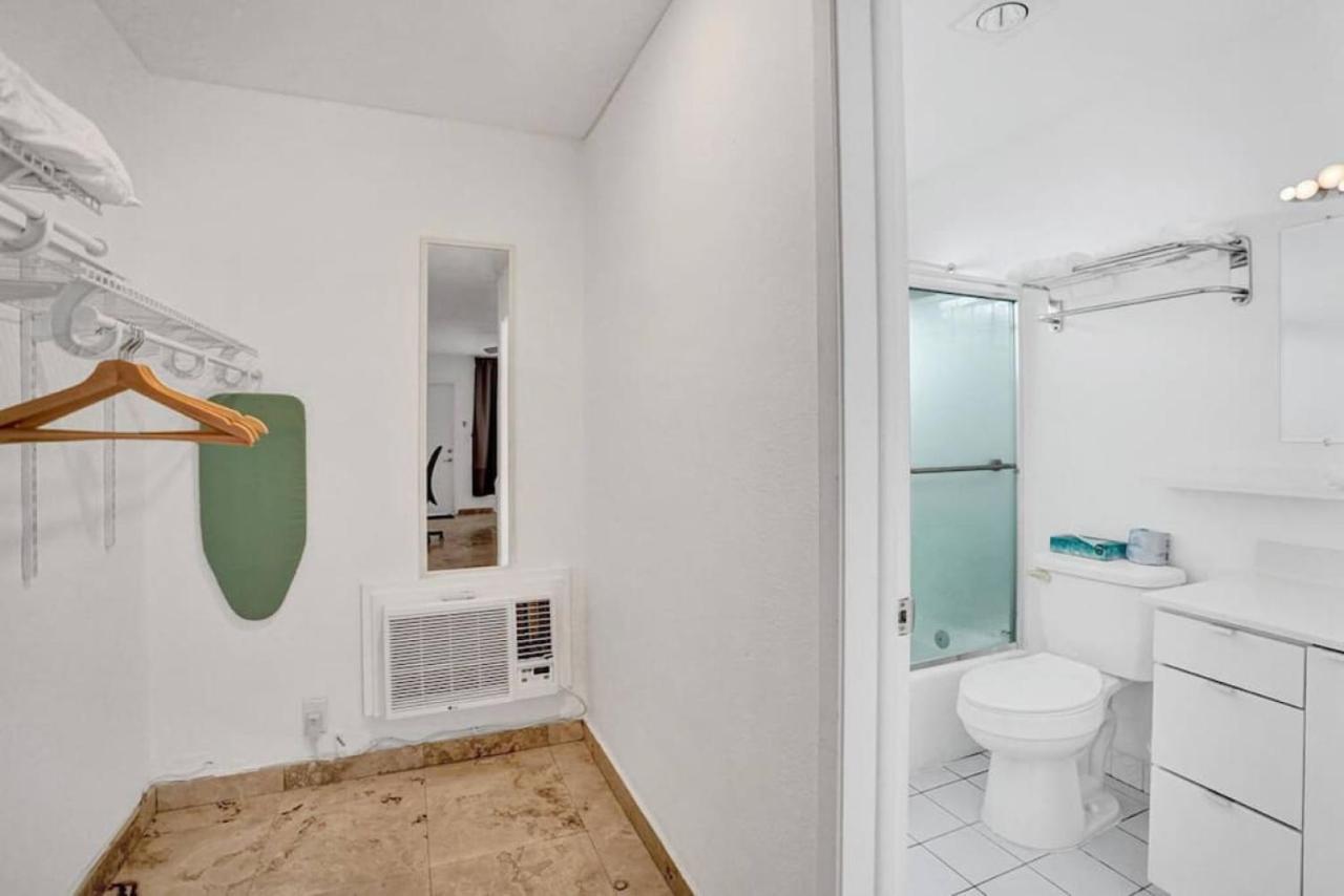 Waves Beach Town Studio Apartment Pompano Beach Exterior photo
