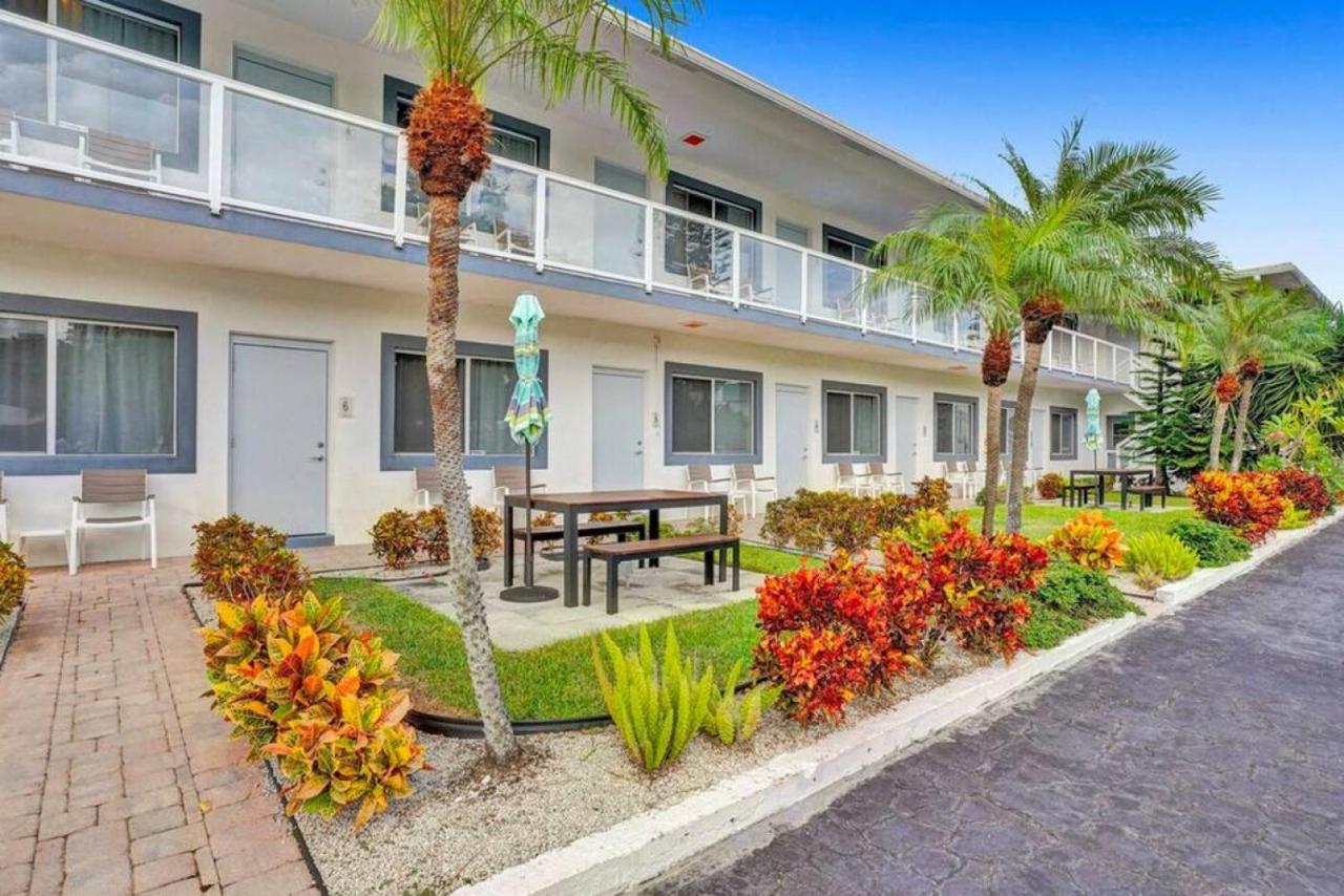 Waves Beach Town Studio Apartment Pompano Beach Exterior photo